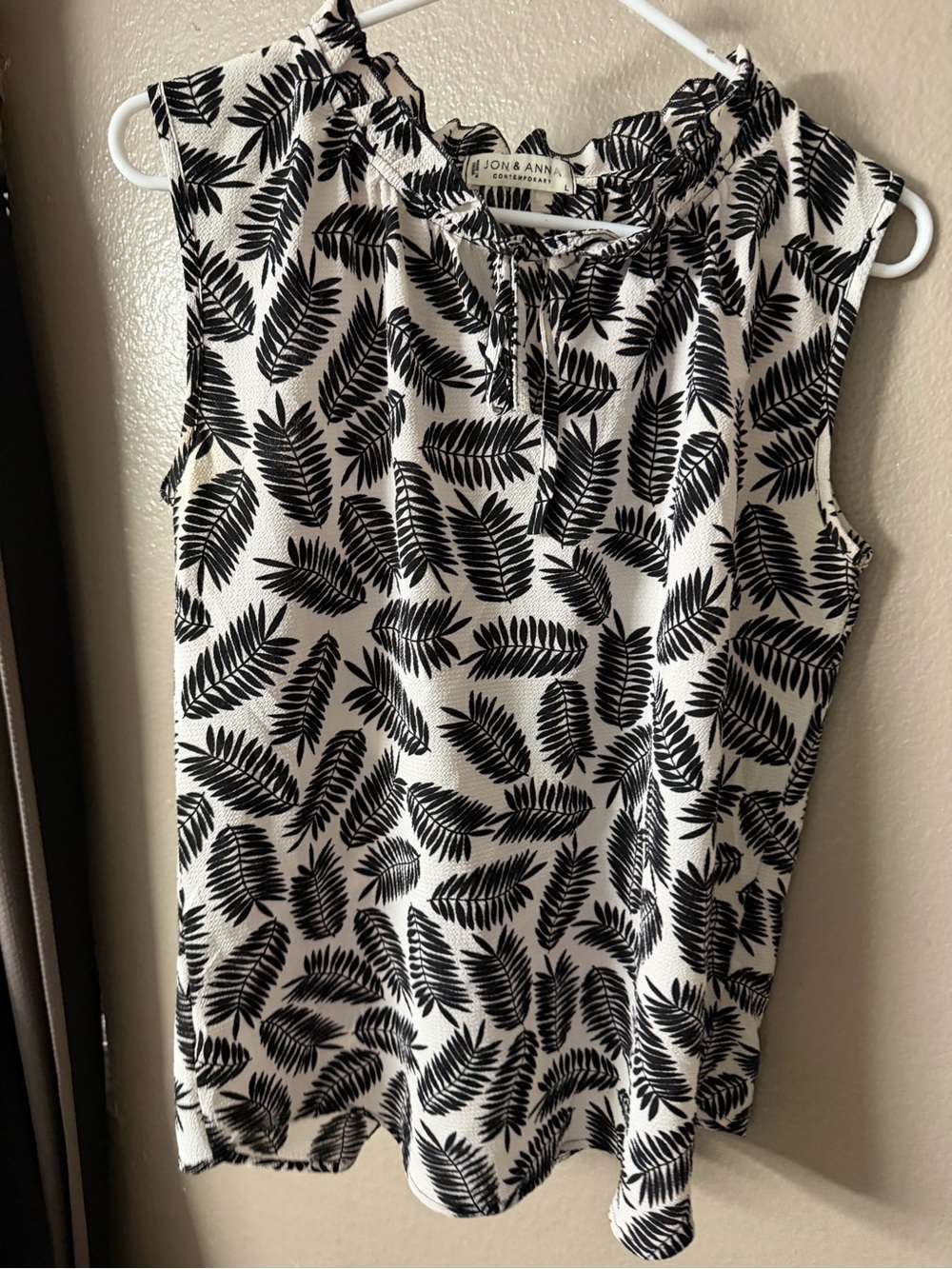 Jon & Anna Black and White Leaf-Print Sleeveless Camisole